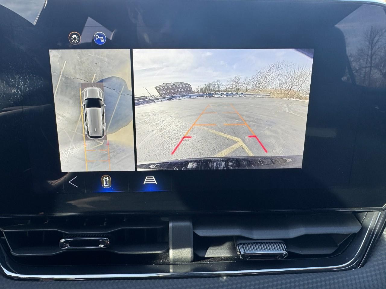 Chevrolet Equinox Vehicle Full-screen Gallery Image 25