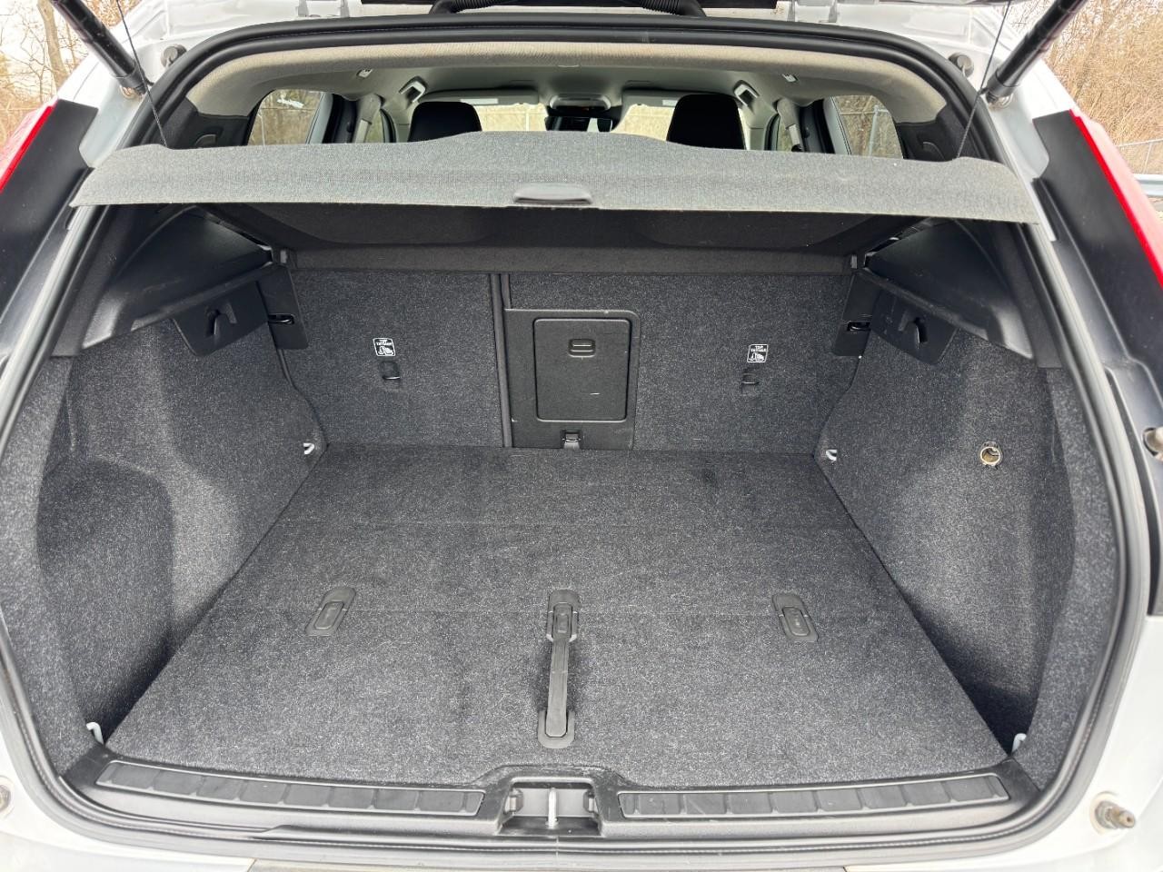 Volvo XC40 Vehicle Full-screen Gallery Image 05