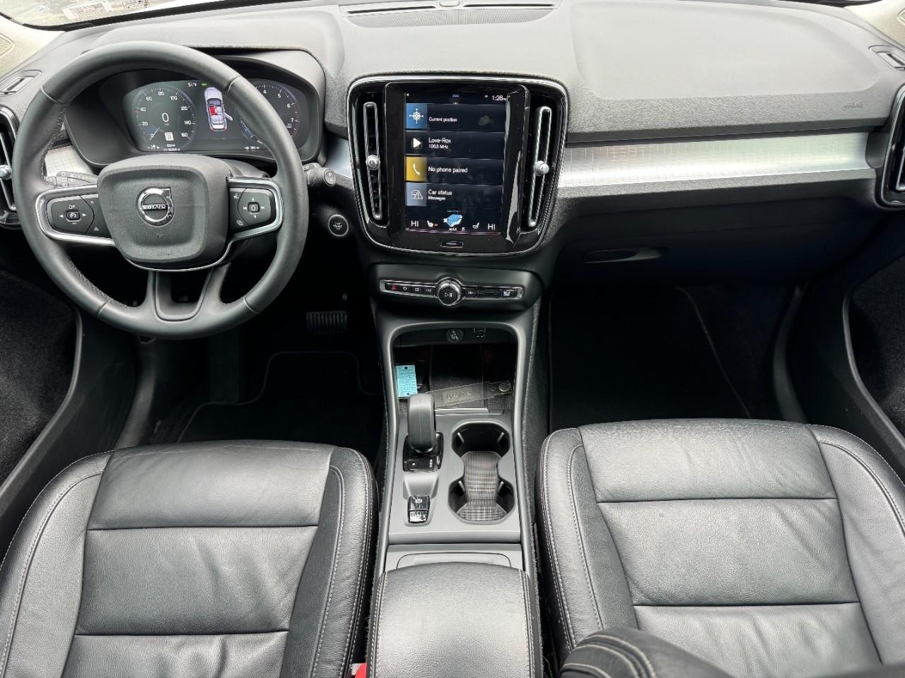 Volvo XC40 Vehicle Full-screen Gallery Image 12