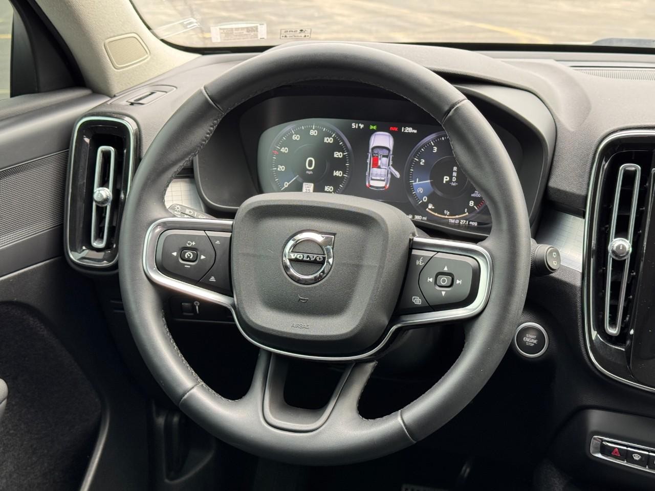 Volvo XC40 Vehicle Full-screen Gallery Image 13