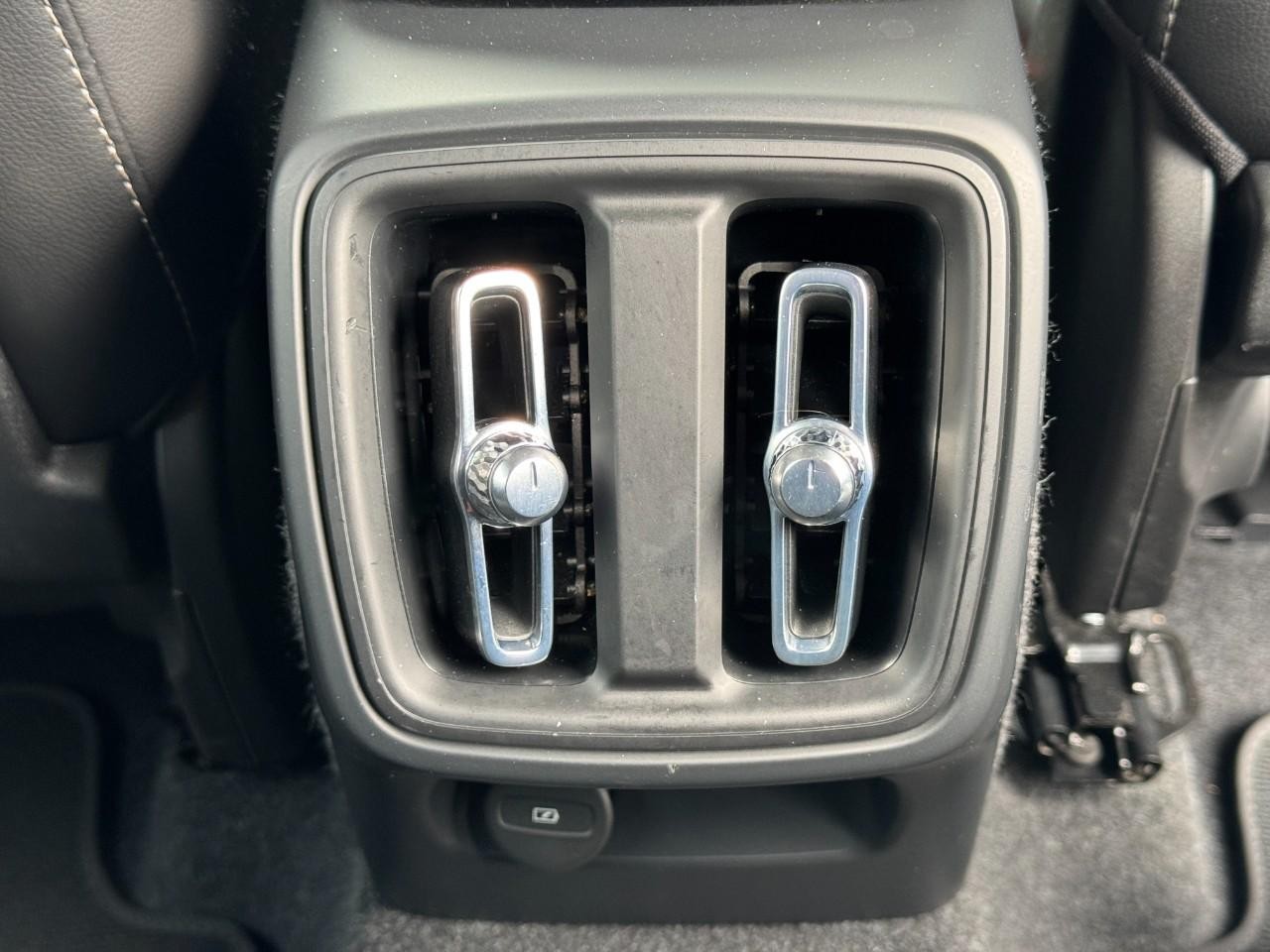 Volvo XC40 Vehicle Full-screen Gallery Image 17