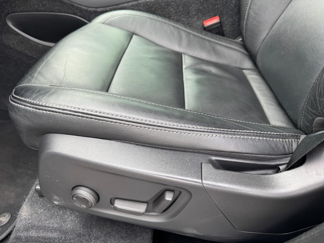 Volvo XC40 Vehicle Full-screen Gallery Image 18