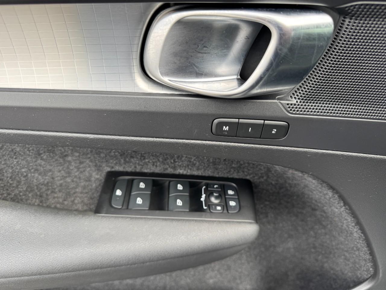 Volvo XC40 Vehicle Full-screen Gallery Image 19