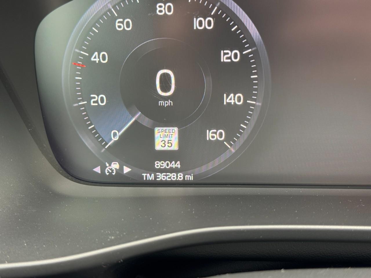 Volvo XC40 Vehicle Full-screen Gallery Image 22