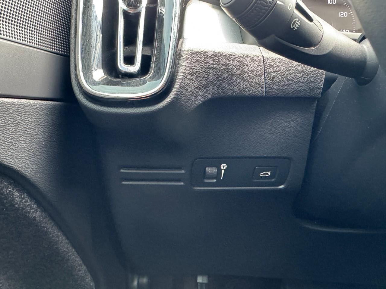 Volvo XC40 Vehicle Full-screen Gallery Image 26