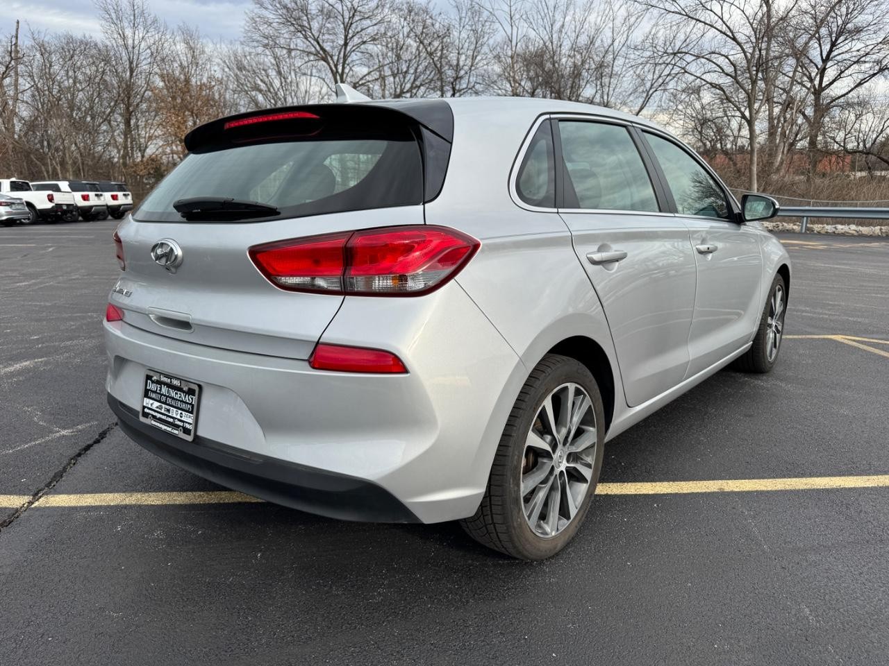 Hyundai Elantra GT Vehicle Full-screen Gallery Image 03