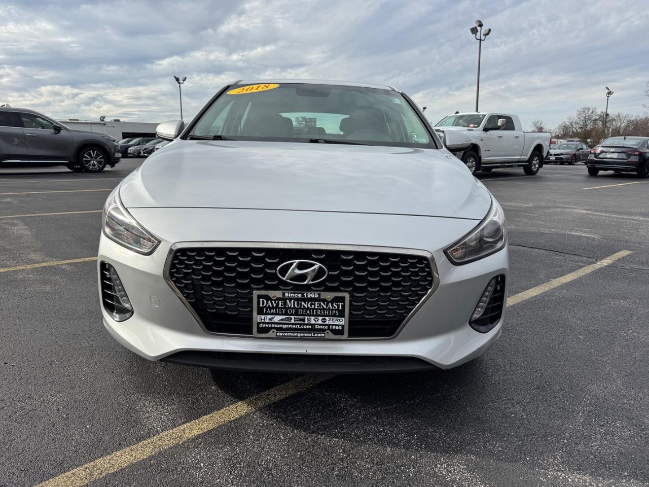 Hyundai Elantra GT Vehicle Full-screen Gallery Image 09