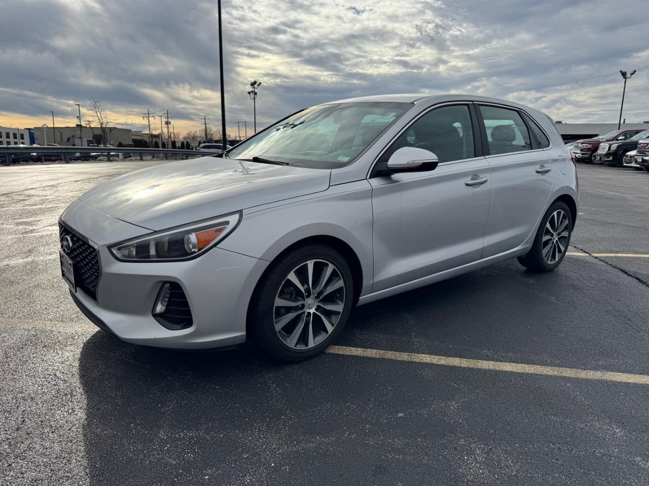 Hyundai Elantra GT Vehicle Full-screen Gallery Image 10