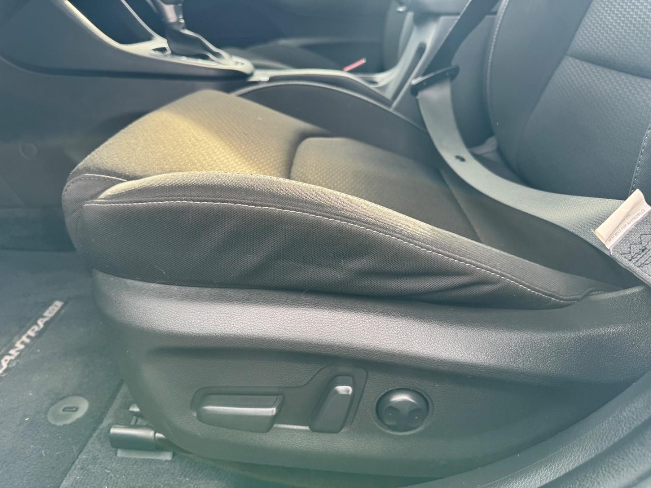 Hyundai Elantra GT Vehicle Full-screen Gallery Image 14