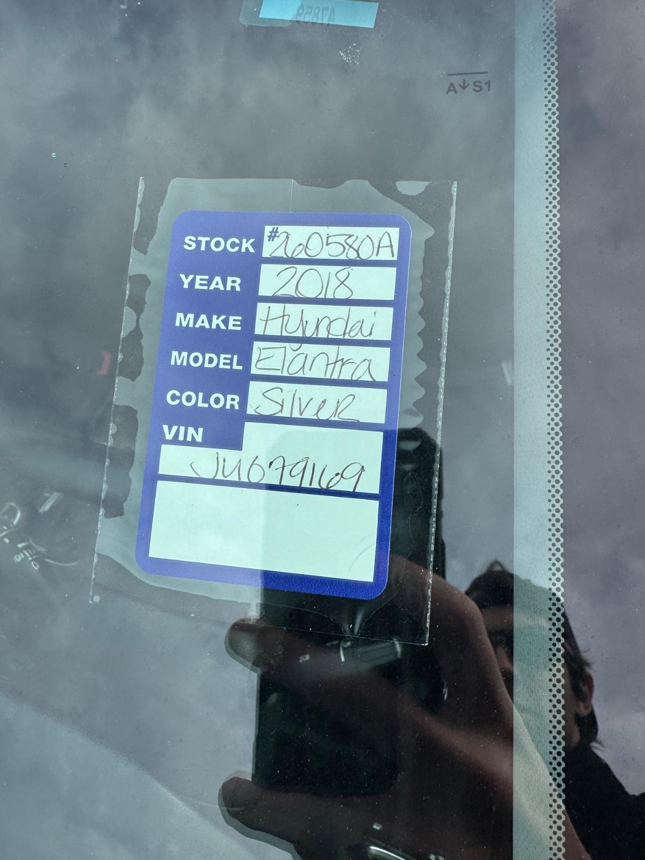 Hyundai Elantra GT Vehicle Full-screen Gallery Image 23