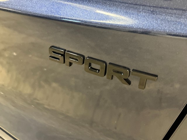 Honda CR-V Hybrid Vehicle Full-screen Gallery Image 06