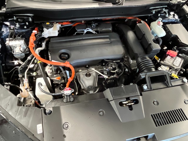 Honda CR-V Hybrid Vehicle Full-screen Gallery Image 12