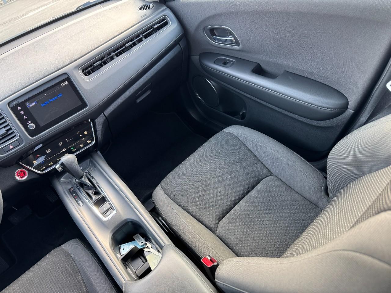 Honda HR-V Vehicle Full-screen Gallery Image 14