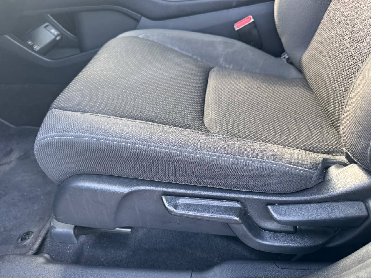 Honda HR-V Vehicle Full-screen Gallery Image 15