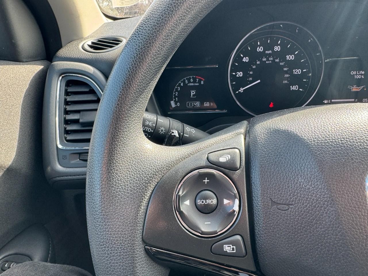 Honda HR-V Vehicle Full-screen Gallery Image 17