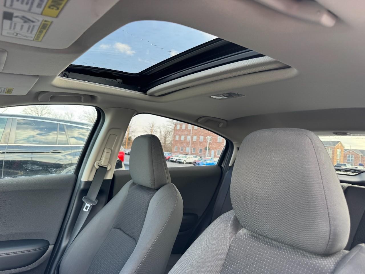 Honda HR-V Vehicle Full-screen Gallery Image 23