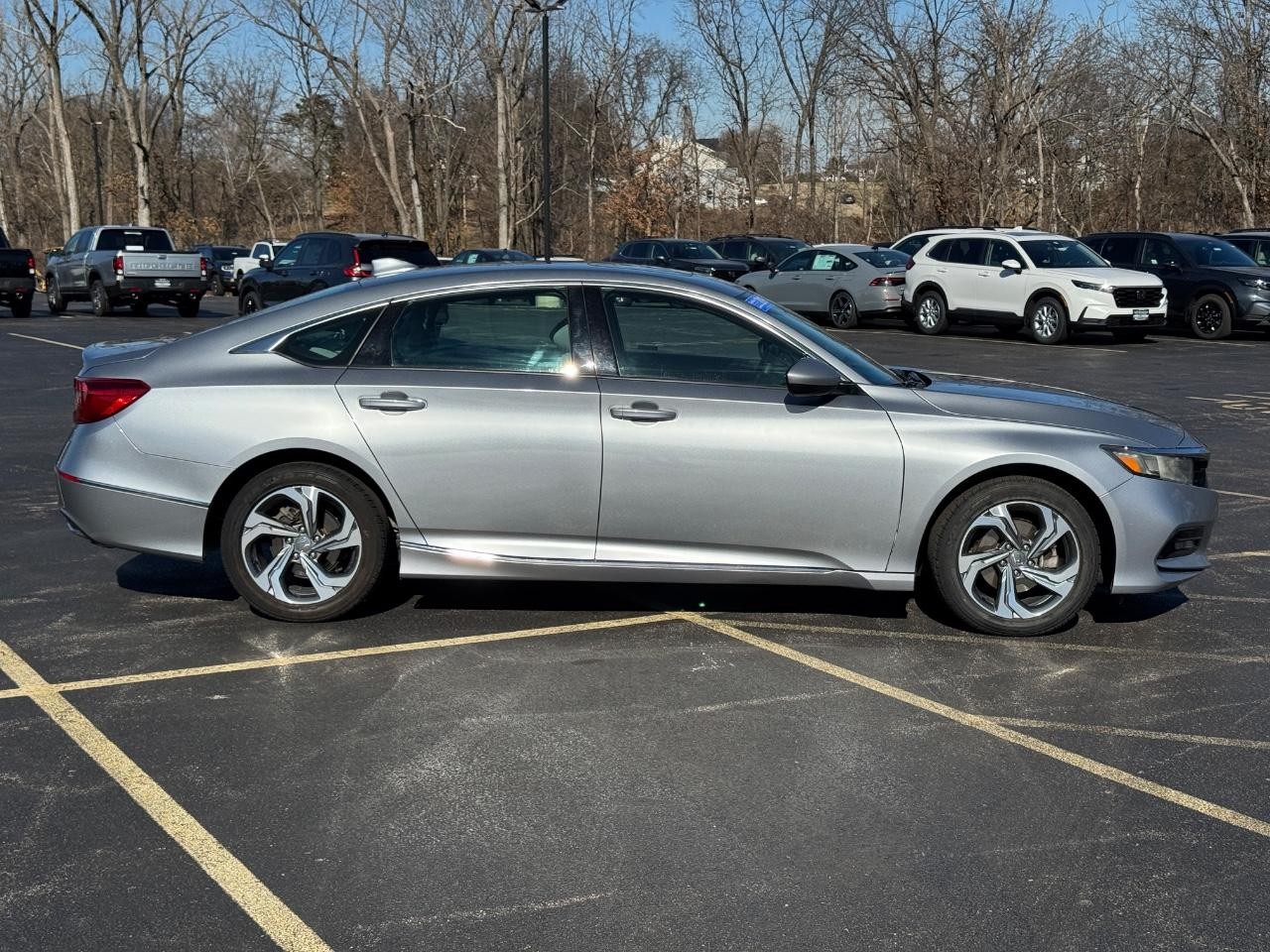 Honda Accord Sedan Vehicle Full-screen Gallery Image 02