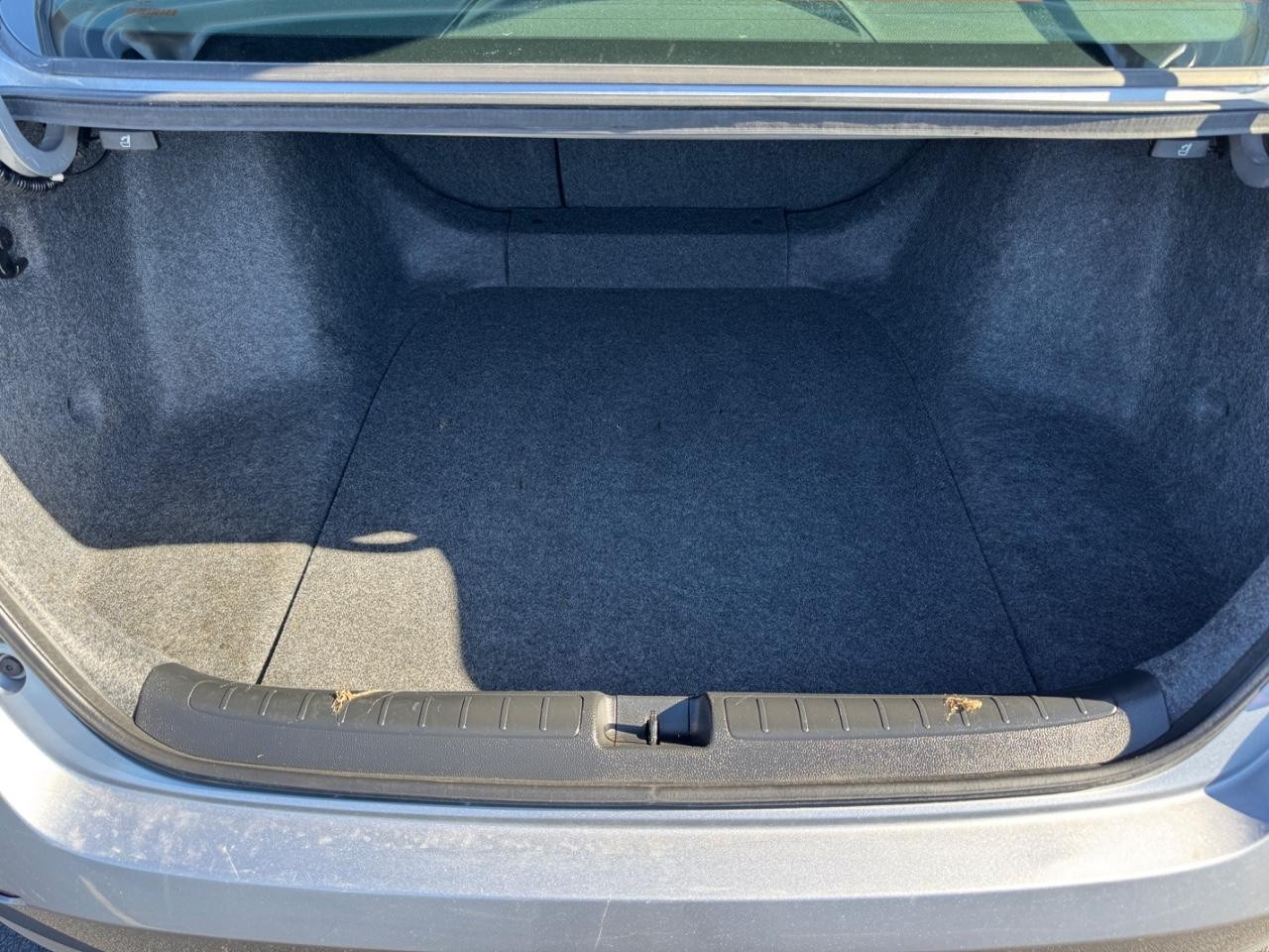 Honda Accord Sedan Vehicle Full-screen Gallery Image 03