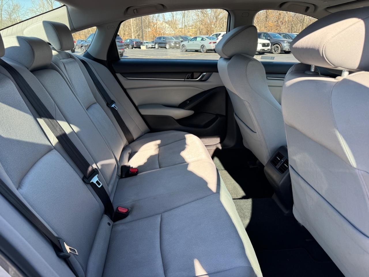 Honda Accord Sedan Vehicle Full-screen Gallery Image 09