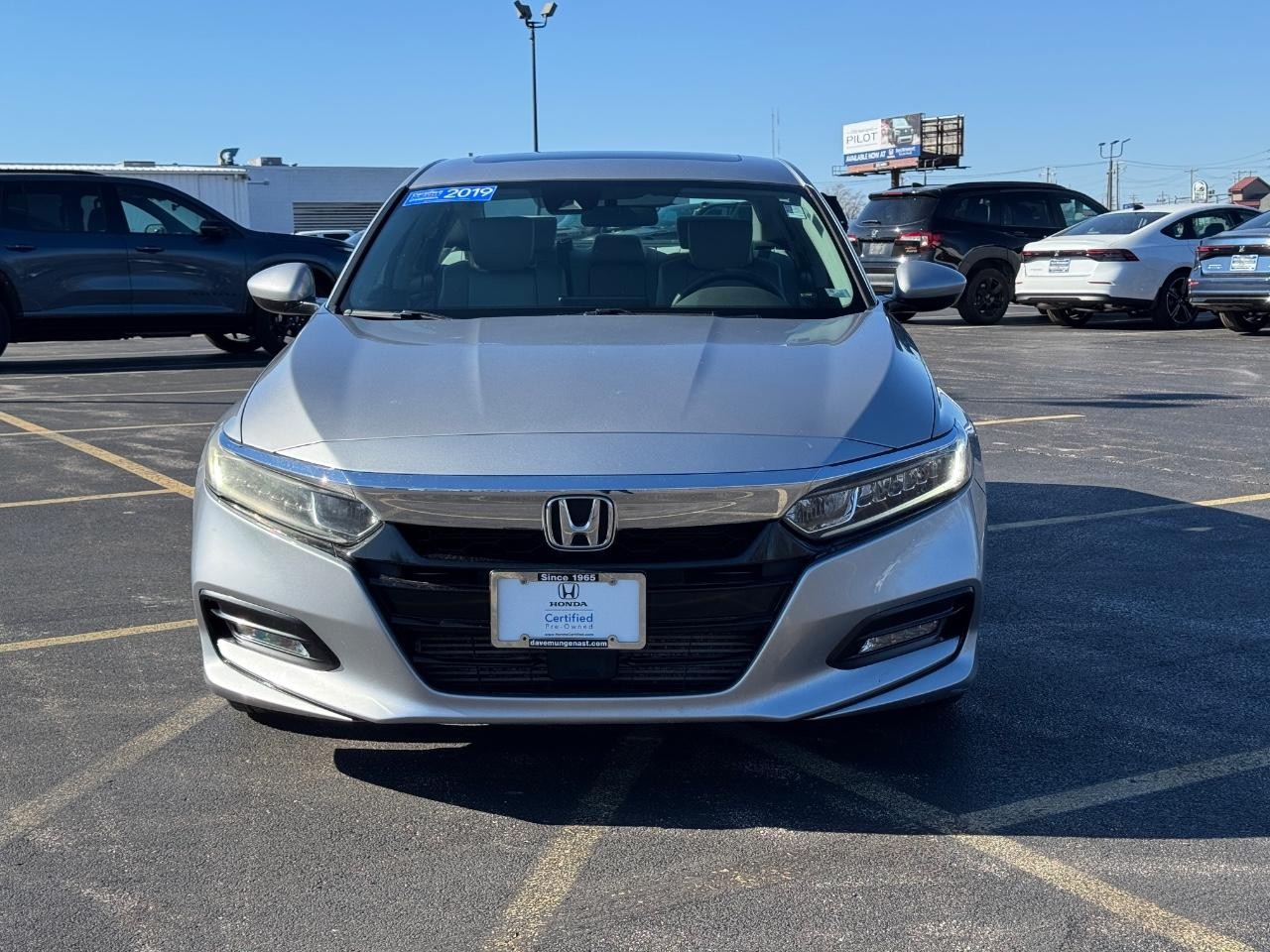 Honda Accord Sedan Vehicle Full-screen Gallery Image 10