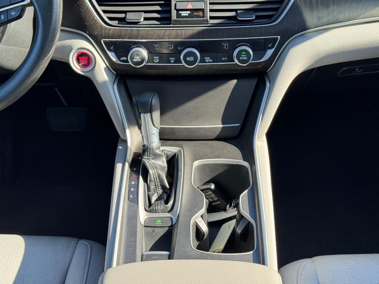 Honda Accord Sedan Vehicle Full-screen Gallery Image 14