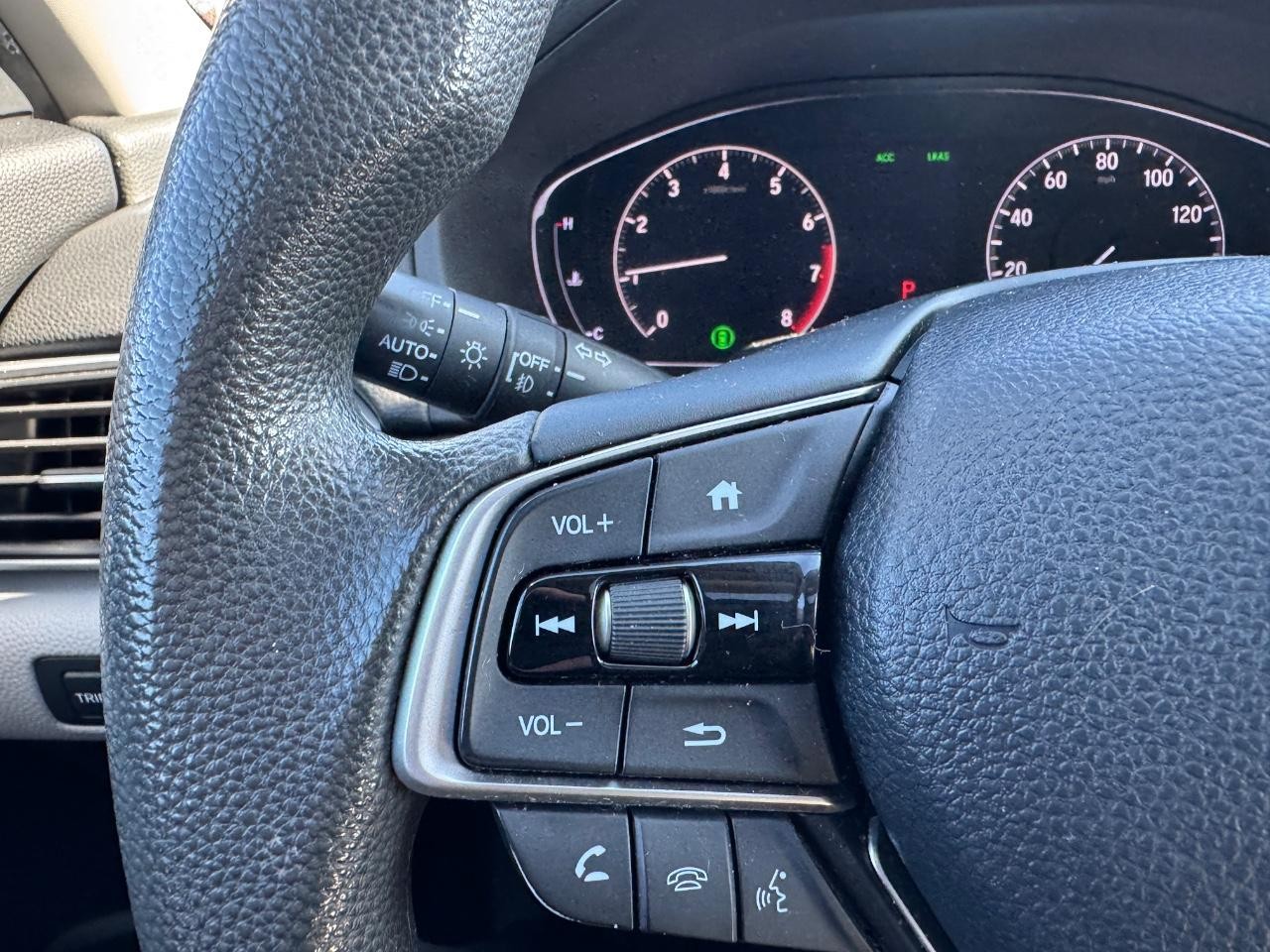 Honda Accord Sedan Vehicle Full-screen Gallery Image 23