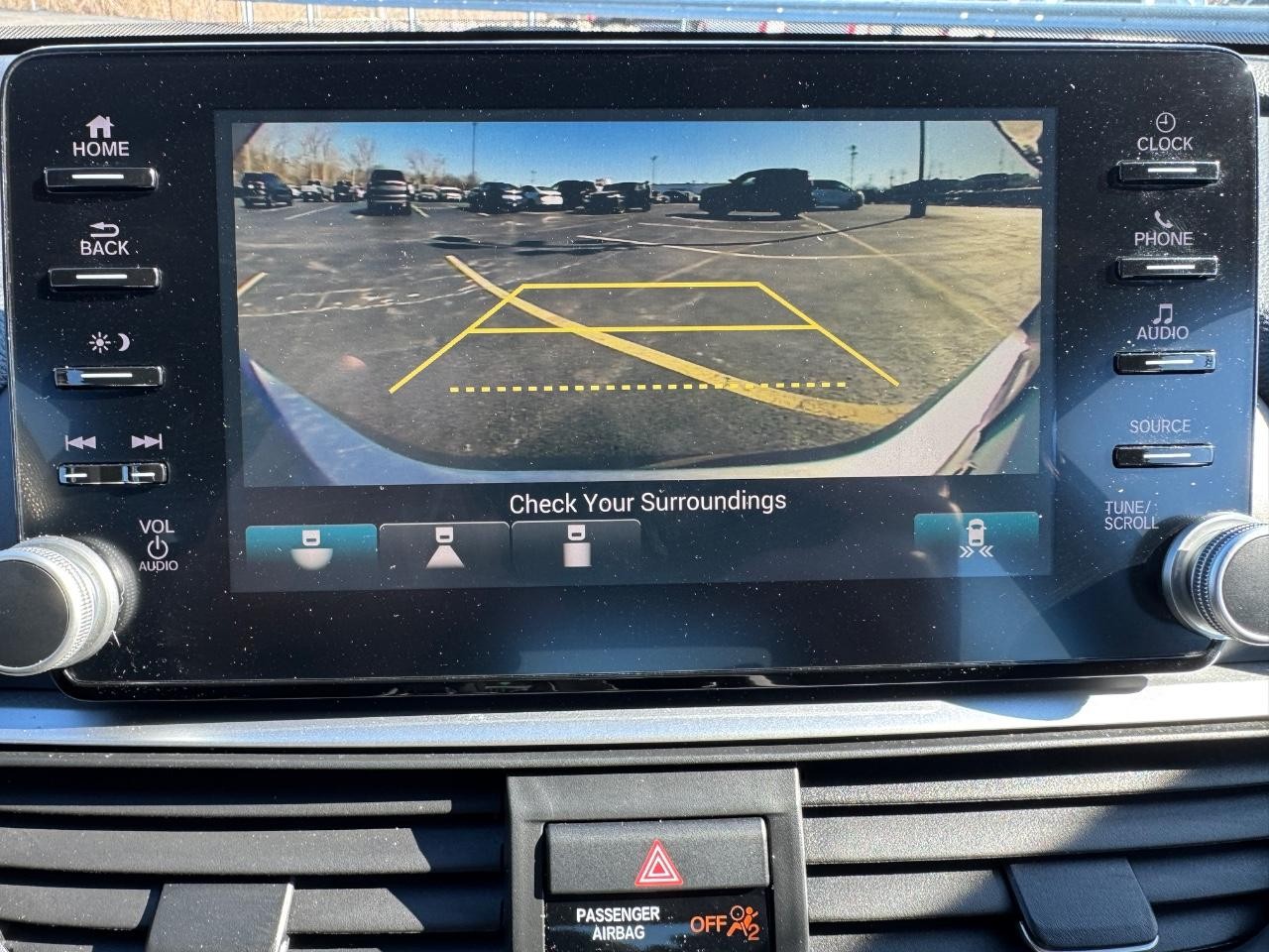 Honda Accord Sedan Vehicle Full-screen Gallery Image 25