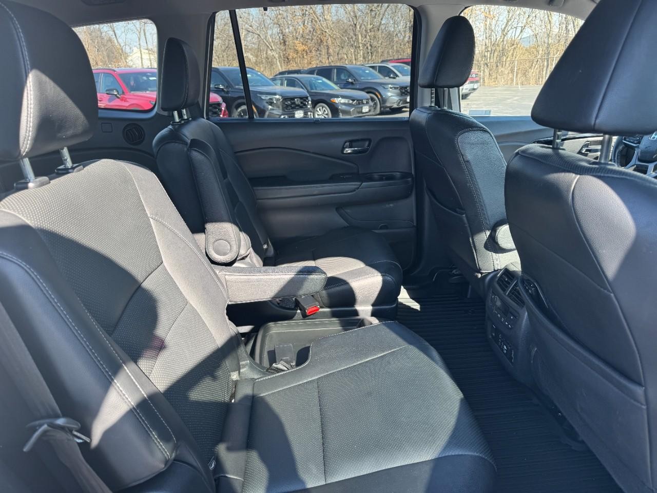 Honda Pilot Vehicle Full-screen Gallery Image 10