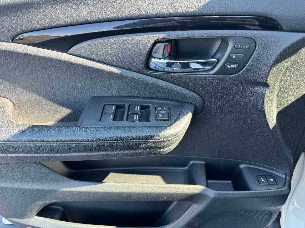 Honda Pilot Vehicle Full-screen Gallery Image 18