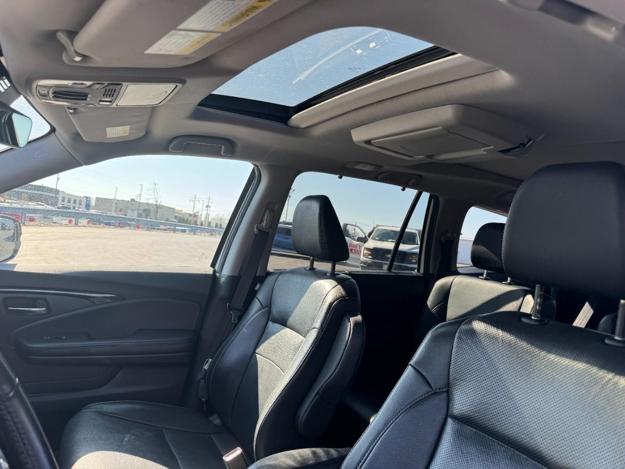 Honda Pilot Vehicle Full-screen Gallery Image 26