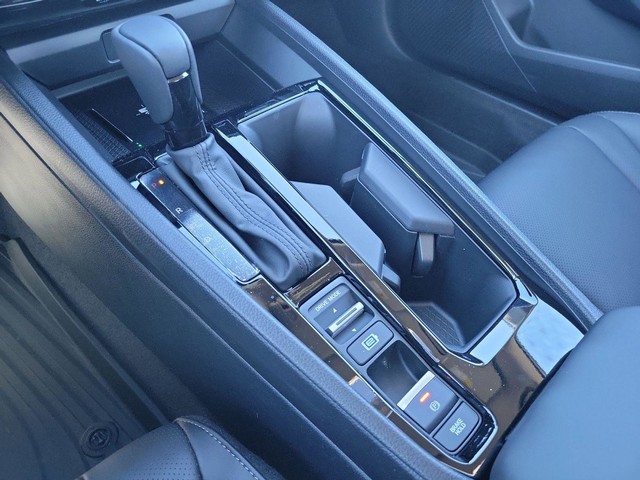 Honda Accord Hybrid Vehicle Full-screen Gallery Image 16