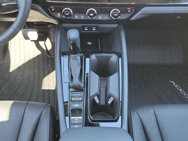 Honda Accord Hybrid Vehicle Full-screen Gallery Image 22