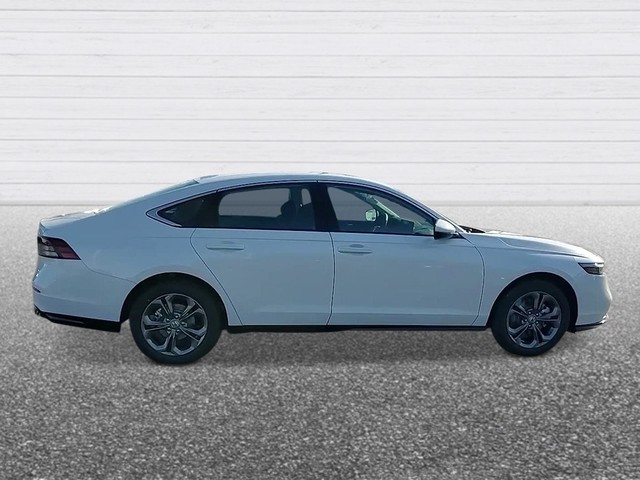 Honda Accord Hybrid Vehicle Full-screen Gallery Image 05