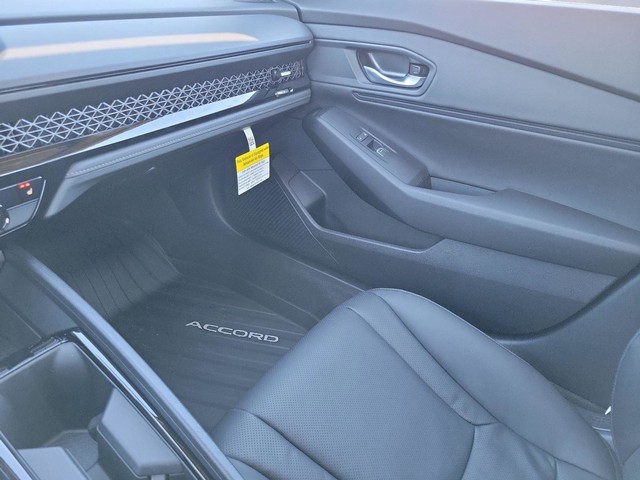 Honda Accord Hybrid Vehicle Full-screen Gallery Image 23