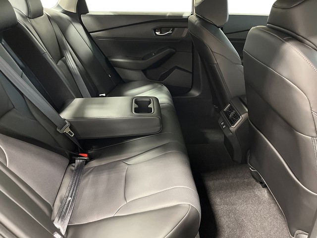 Honda Accord Hybrid Vehicle Full-screen Gallery Image 28