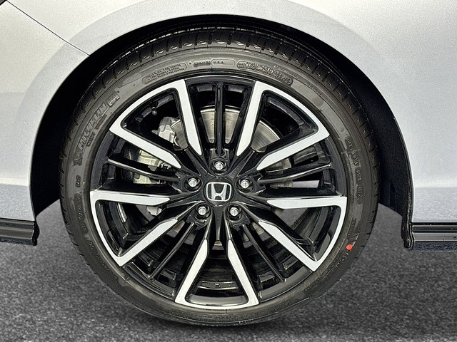 Honda Accord Hybrid Vehicle Full-screen Gallery Image 10