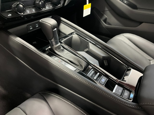 Honda Accord Hybrid Vehicle Full-screen Gallery Image 16