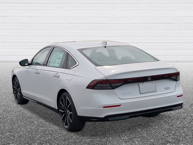 Honda Accord Hybrid Vehicle Full-screen Gallery Image 04