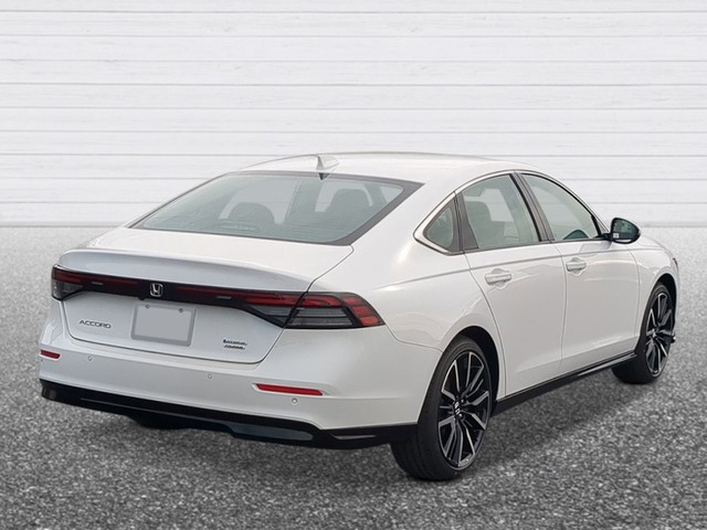 Honda Accord Hybrid Vehicle Full-screen Gallery Image 06