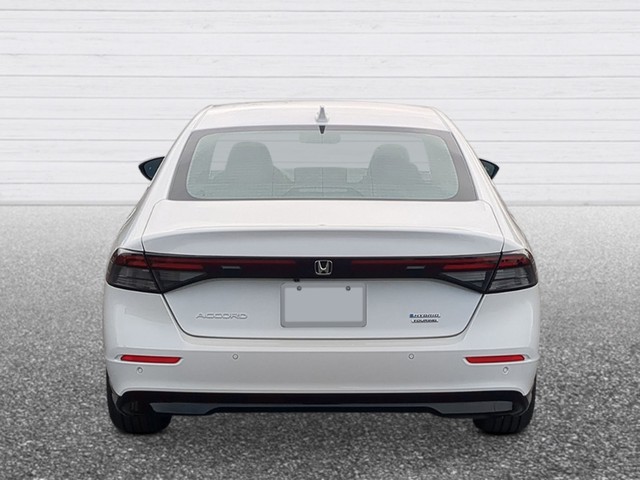 Honda Accord Hybrid Vehicle Full-screen Gallery Image 05