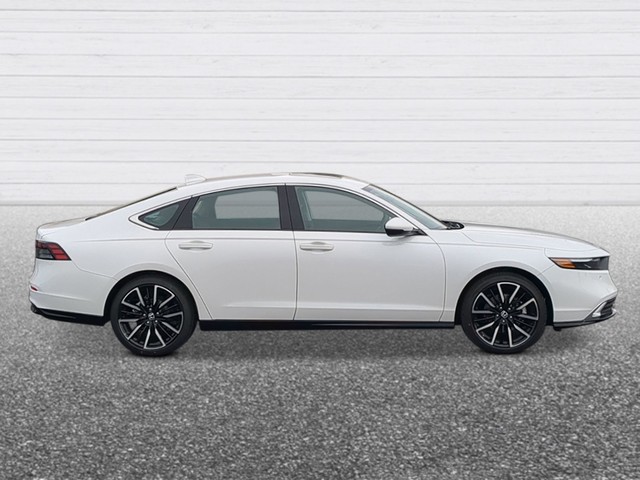 Honda Accord Hybrid Vehicle Full-screen Gallery Image 07