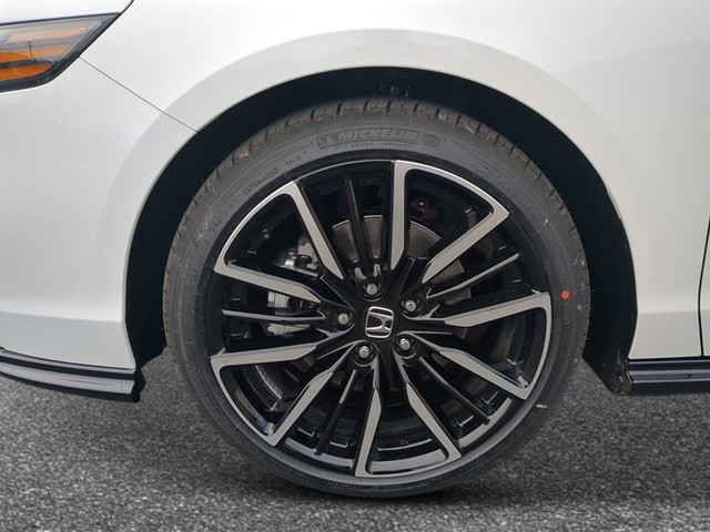 Honda Accord Hybrid Vehicle Full-screen Gallery Image 10