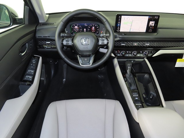 Honda Accord Hybrid Vehicle Full-screen Gallery Image 13