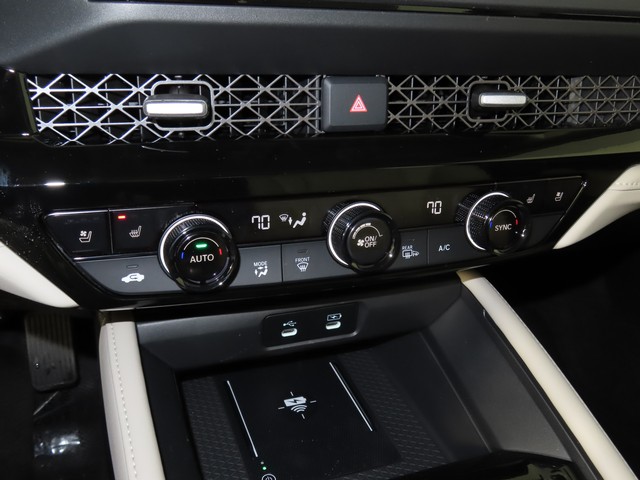 Honda Accord Hybrid Vehicle Full-screen Gallery Image 17