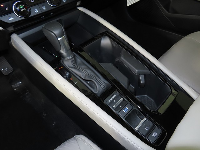 Honda Accord Hybrid Vehicle Full-screen Gallery Image 19