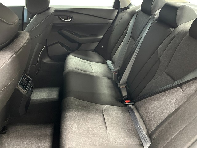 Honda Accord Sedan Vehicle Full-screen Gallery Image 25