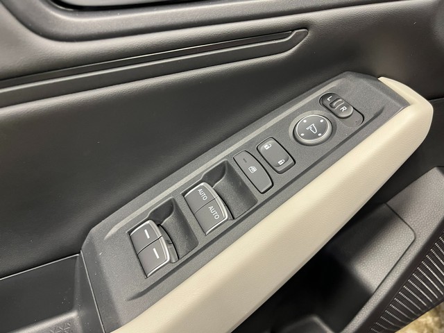 Honda Accord Sedan Vehicle Full-screen Gallery Image 12