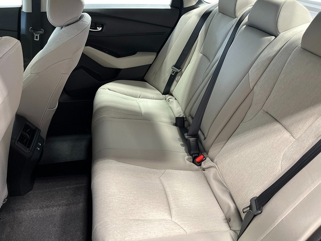 Honda Accord Sedan Vehicle Full-screen Gallery Image 23