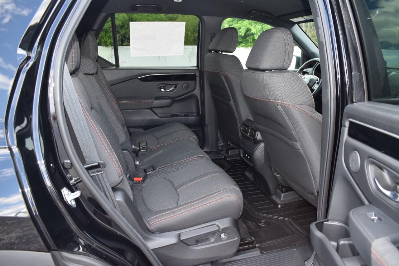 Honda Pilot Vehicle Full-screen Gallery Image 11