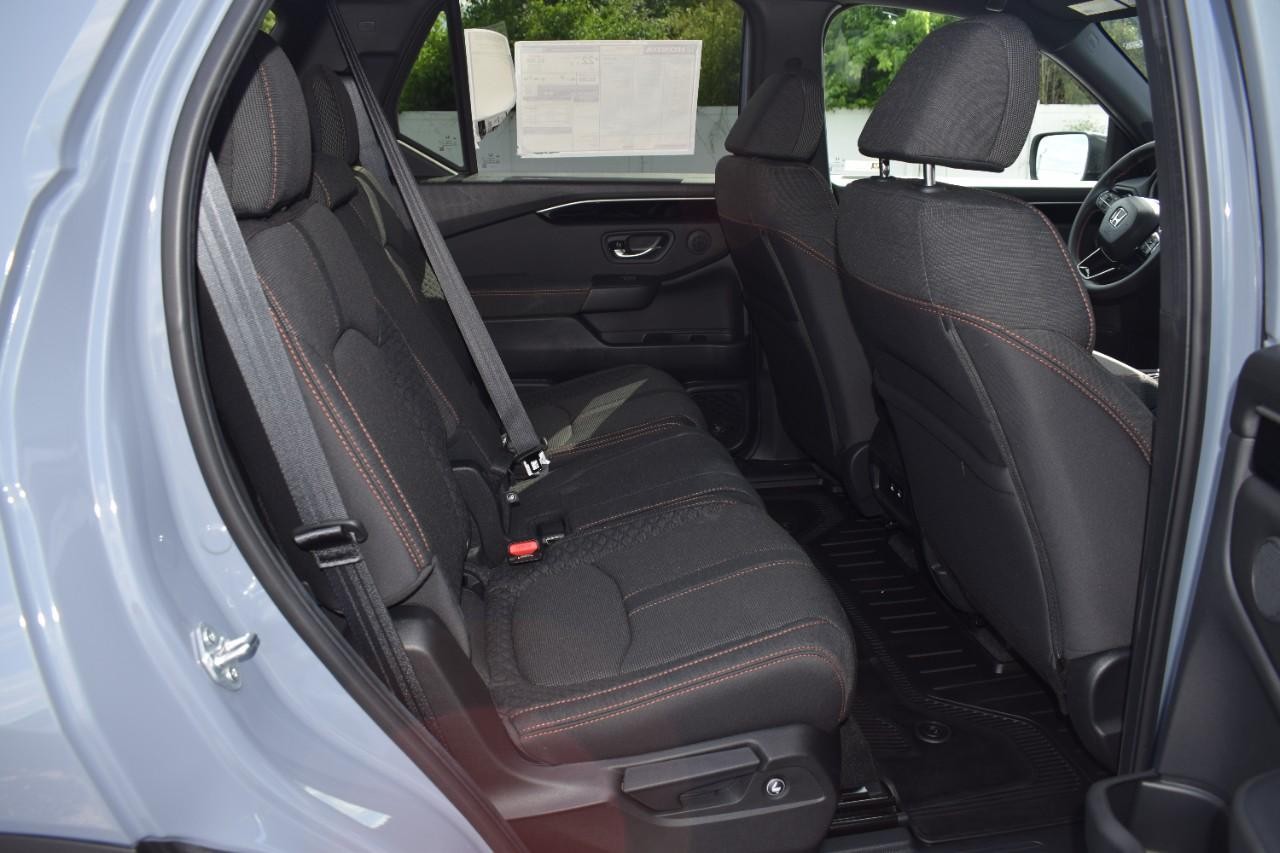 Honda Pilot Vehicle Full-screen Gallery Image 11